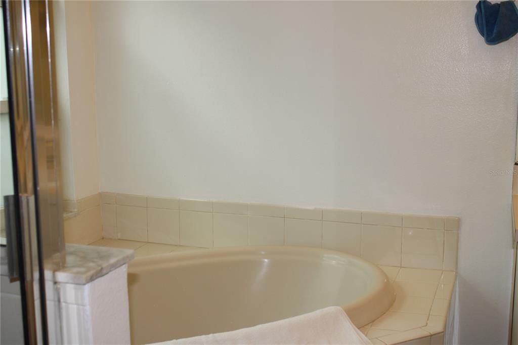 For Rent: $3,200 (4 beds, 3 baths, 2340 Square Feet)