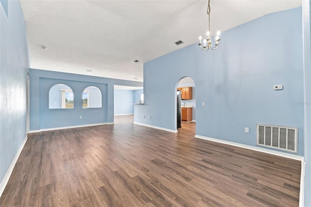 For Sale: $359,000 (3 beds, 2 baths, 1874 Square Feet)