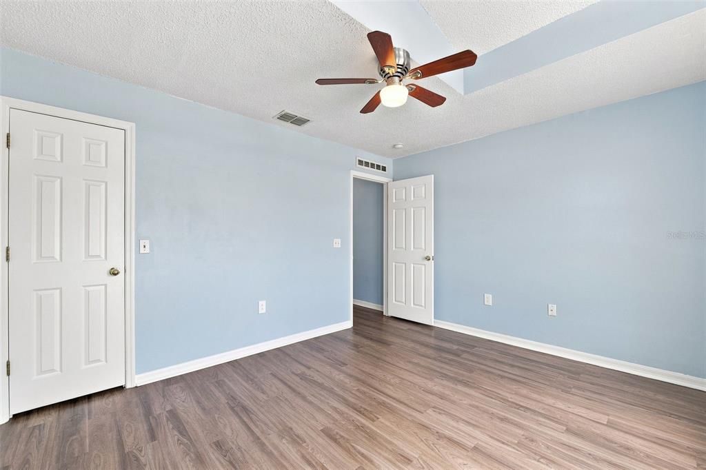 For Sale: $359,000 (3 beds, 2 baths, 1874 Square Feet)