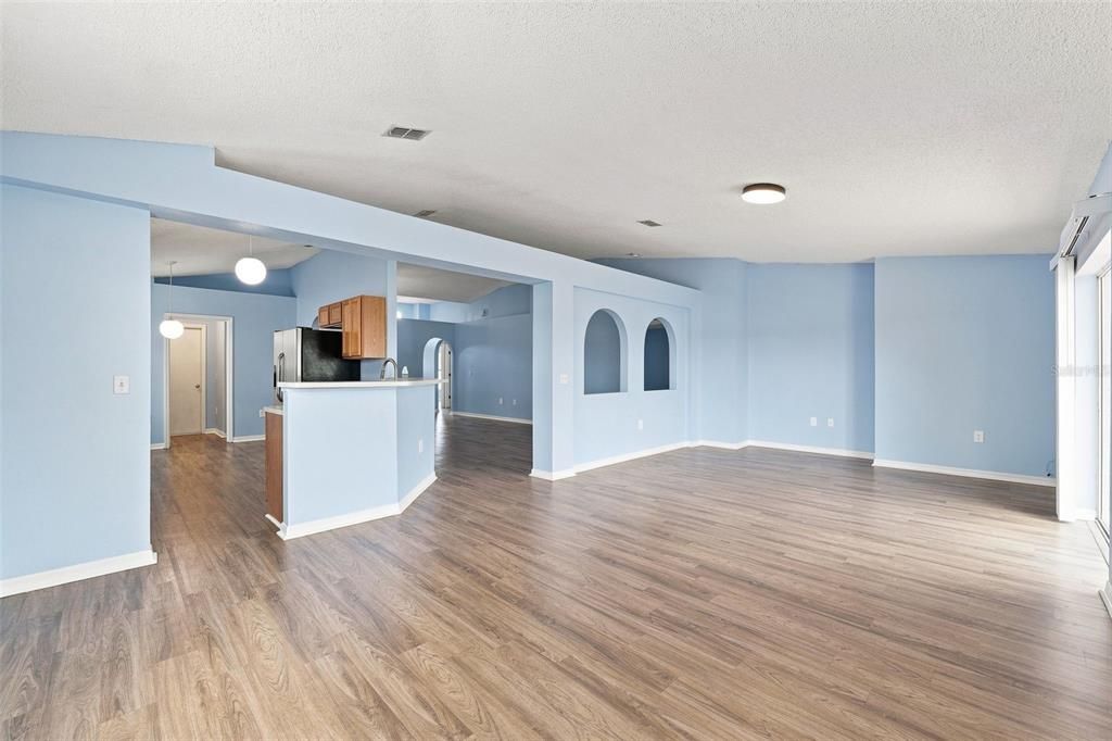 For Sale: $359,000 (3 beds, 2 baths, 1874 Square Feet)
