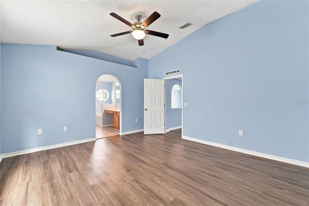 For Sale: $359,000 (3 beds, 2 baths, 1874 Square Feet)