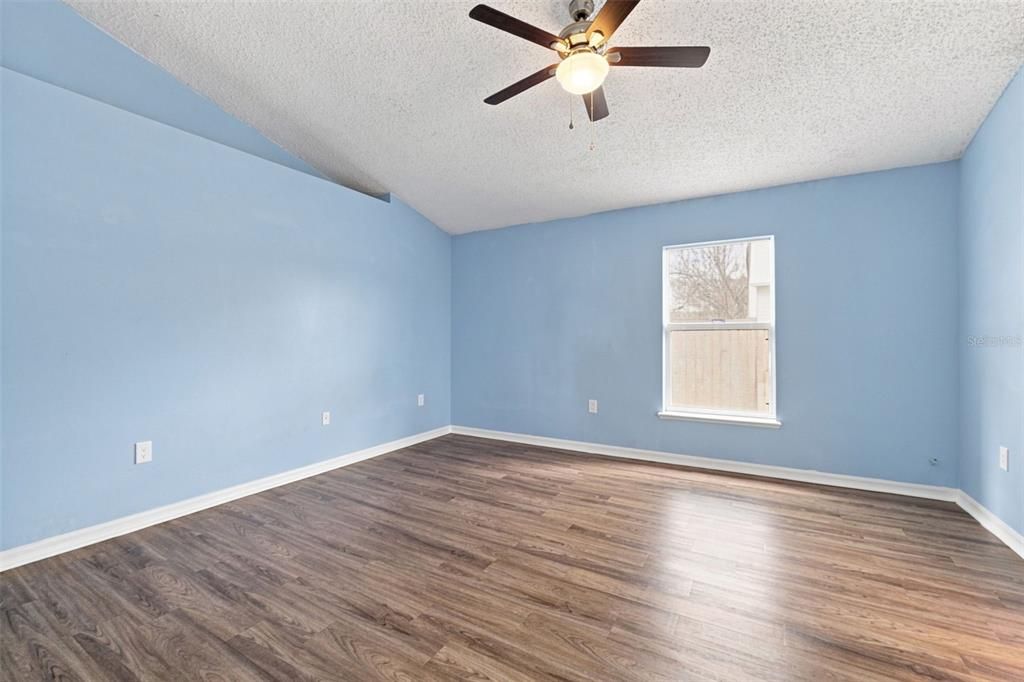 For Sale: $359,000 (3 beds, 2 baths, 1874 Square Feet)