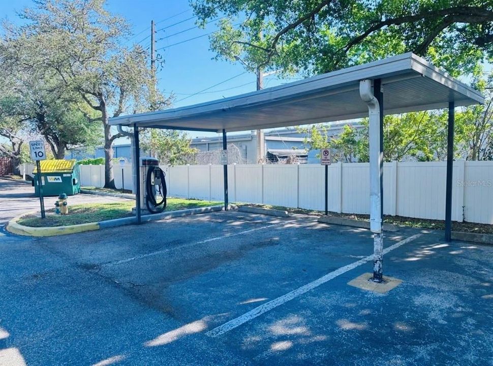 For Rent: $1,300 (2 beds, 1 baths, 830 Square Feet)