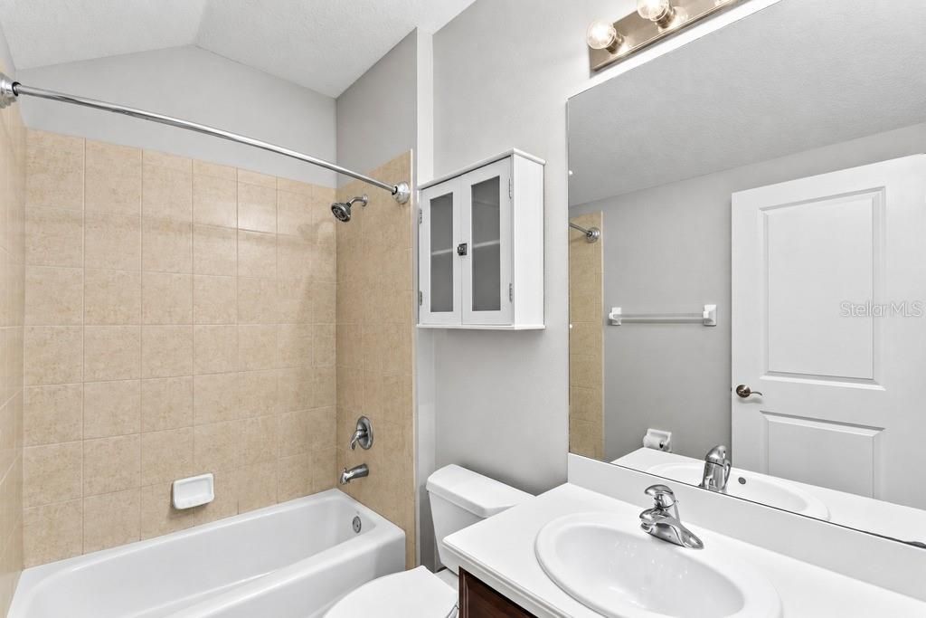 En Venta: $1,274,900 (4 camas, 3 baños, 3752 Pies cuadrados)