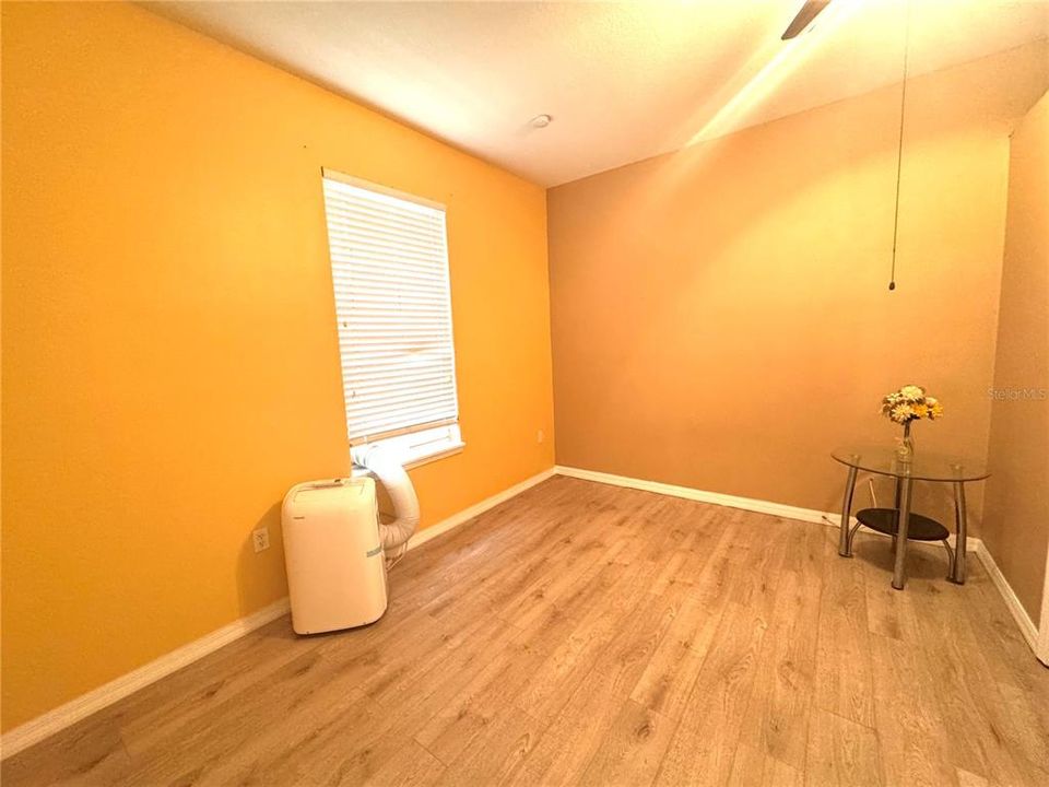 For Rent: $950 (1 beds, 1 baths, 800 Square Feet)