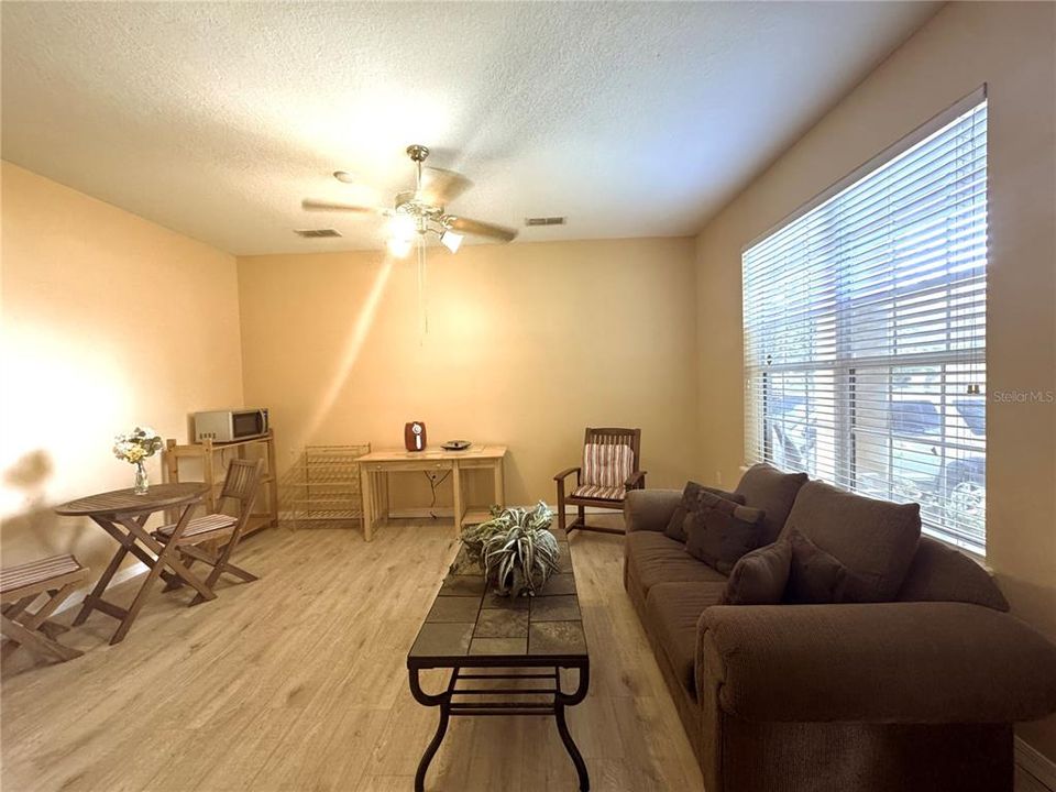 For Rent: $950 (1 beds, 1 baths, 800 Square Feet)