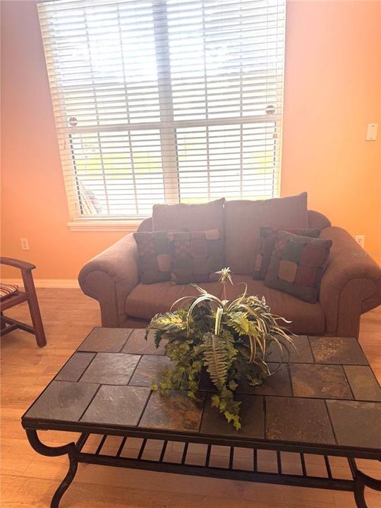 For Rent: $950 (1 beds, 1 baths, 800 Square Feet)