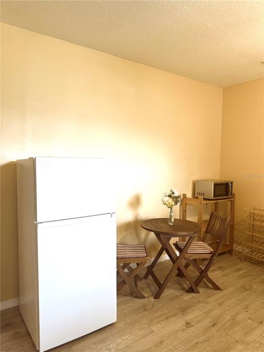 For Rent: $950 (1 beds, 1 baths, 800 Square Feet)