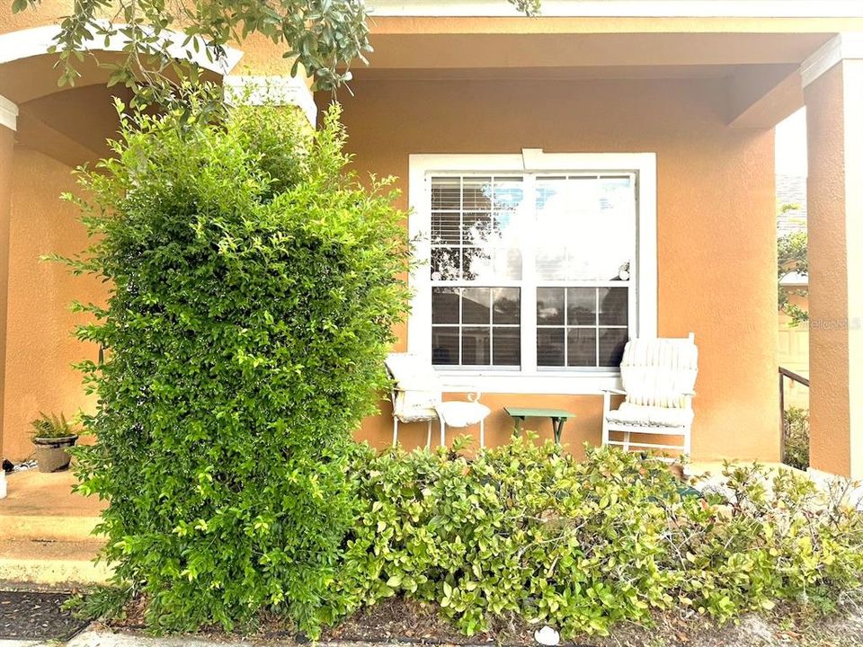 For Rent: $950 (1 beds, 1 baths, 800 Square Feet)