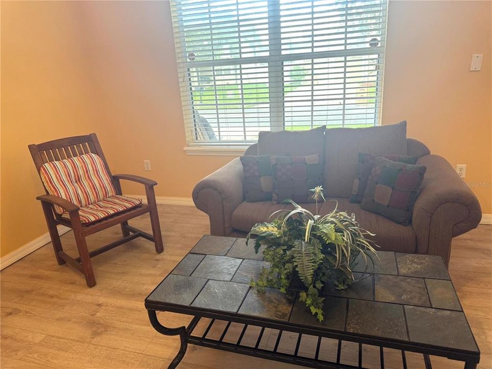 For Rent: $950 (1 beds, 1 baths, 800 Square Feet)