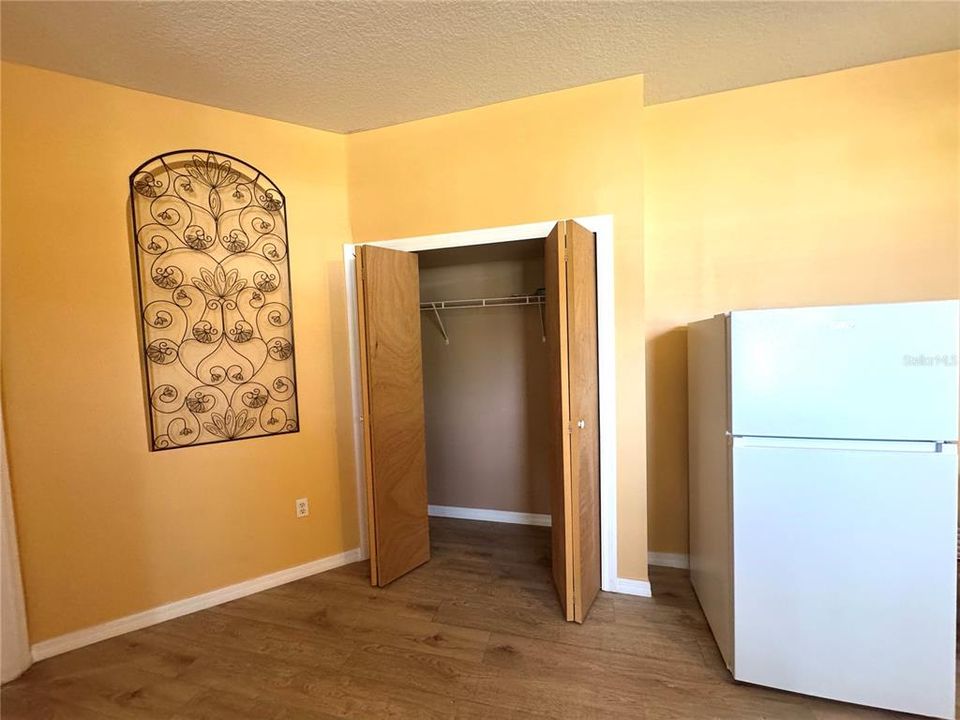 For Rent: $950 (1 beds, 1 baths, 800 Square Feet)
