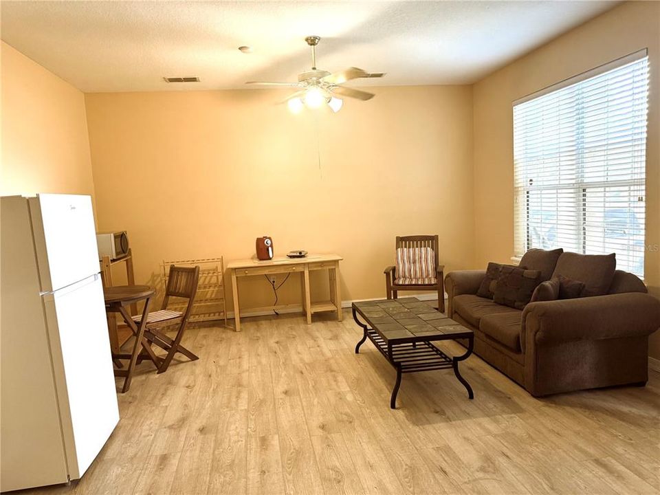 For Rent: $950 (1 beds, 1 baths, 800 Square Feet)