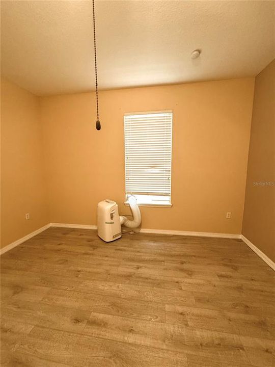 For Rent: $950 (1 beds, 1 baths, 800 Square Feet)