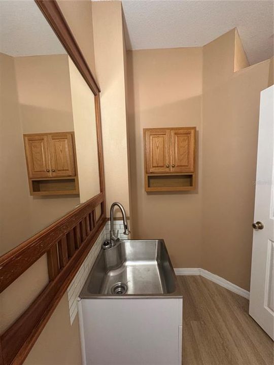 For Rent: $950 (1 beds, 1 baths, 800 Square Feet)