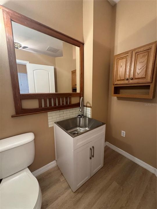 For Rent: $950 (1 beds, 1 baths, 800 Square Feet)