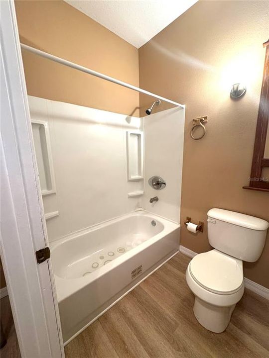 For Rent: $950 (1 beds, 1 baths, 800 Square Feet)