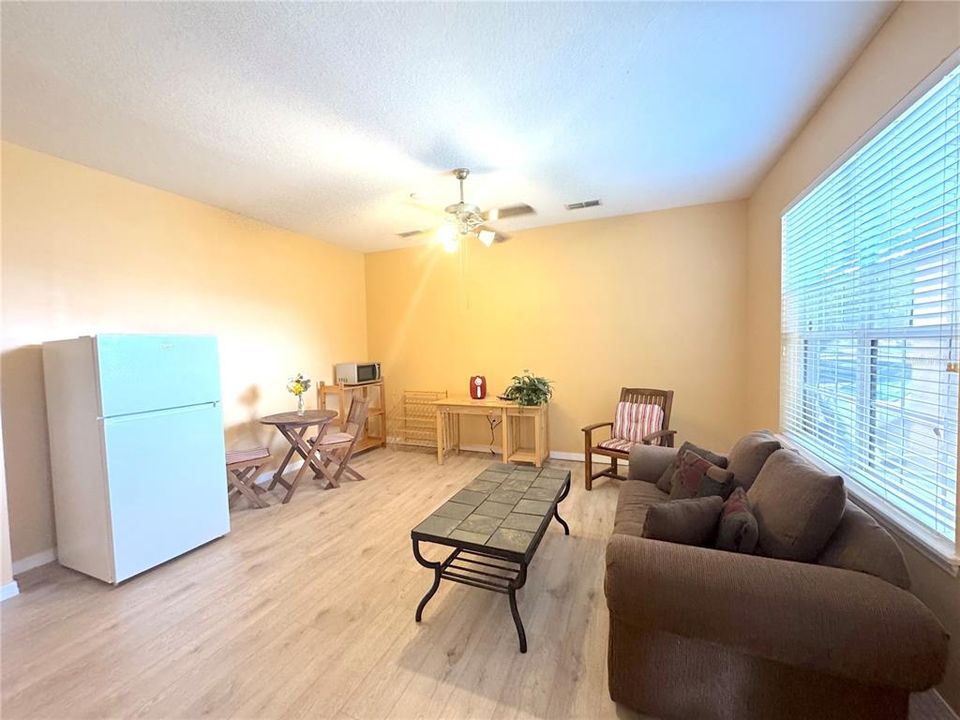 For Rent: $950 (1 beds, 1 baths, 800 Square Feet)