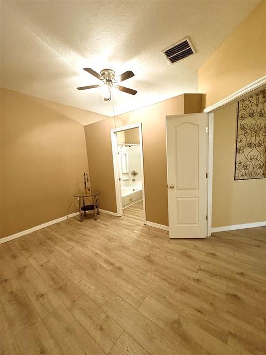 For Rent: $950 (1 beds, 1 baths, 800 Square Feet)