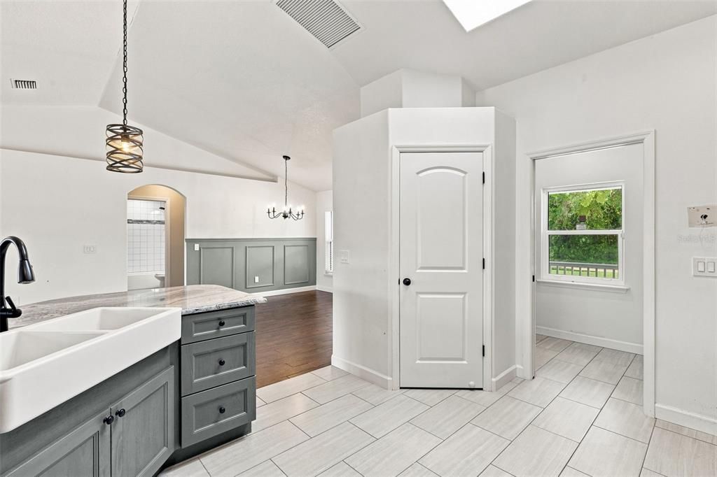 For Sale: $390,000 (3 beds, 2 baths, 1688 Square Feet)