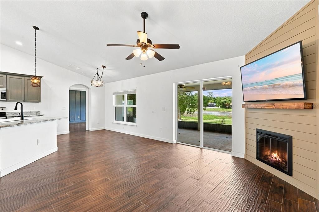 For Sale: $390,000 (3 beds, 2 baths, 1688 Square Feet)