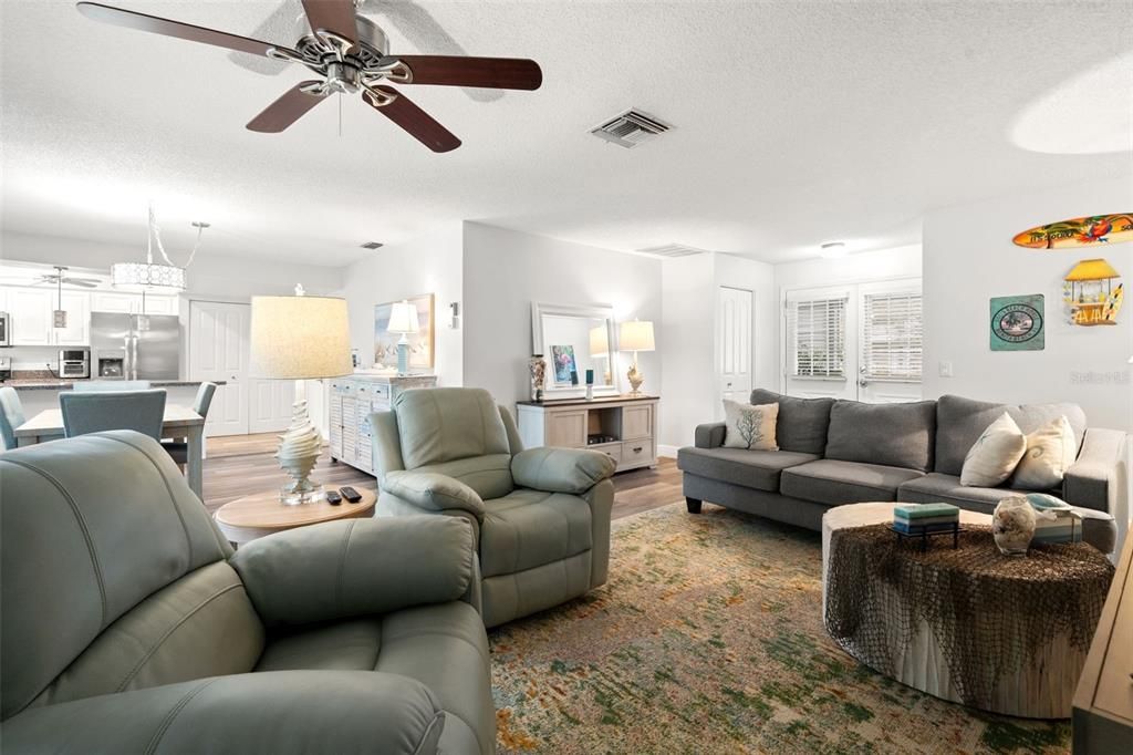 Active With Contract: $345,000 (2 beds, 2 baths, 1674 Square Feet)