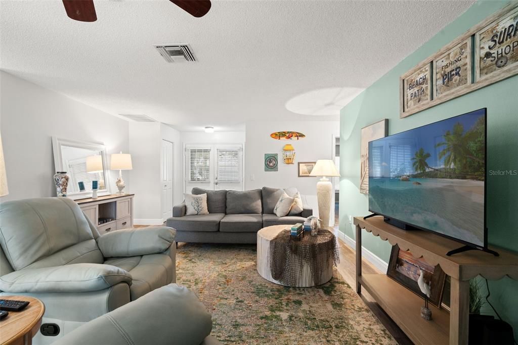 Active With Contract: $345,000 (2 beds, 2 baths, 1674 Square Feet)