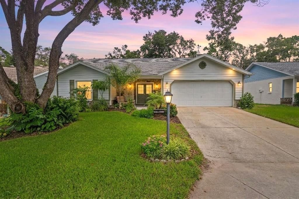 Active With Contract: $345,000 (2 beds, 2 baths, 1674 Square Feet)