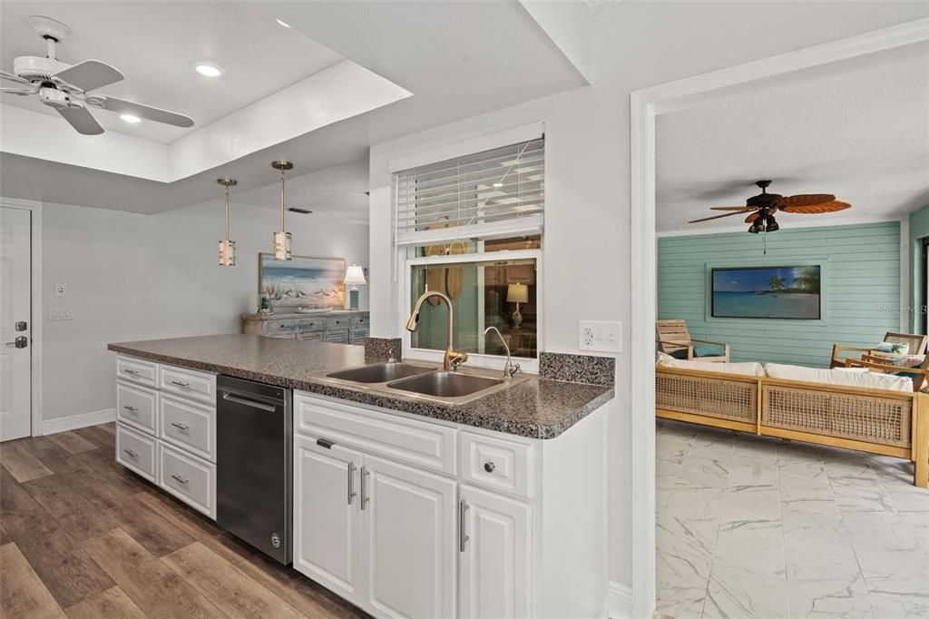 Active With Contract: $345,000 (2 beds, 2 baths, 1674 Square Feet)