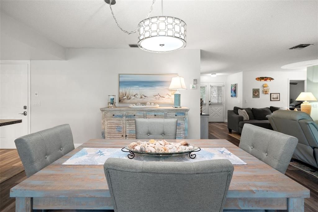 Active With Contract: $345,000 (2 beds, 2 baths, 1674 Square Feet)