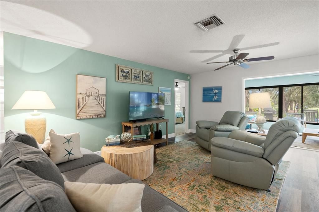 Active With Contract: $345,000 (2 beds, 2 baths, 1674 Square Feet)