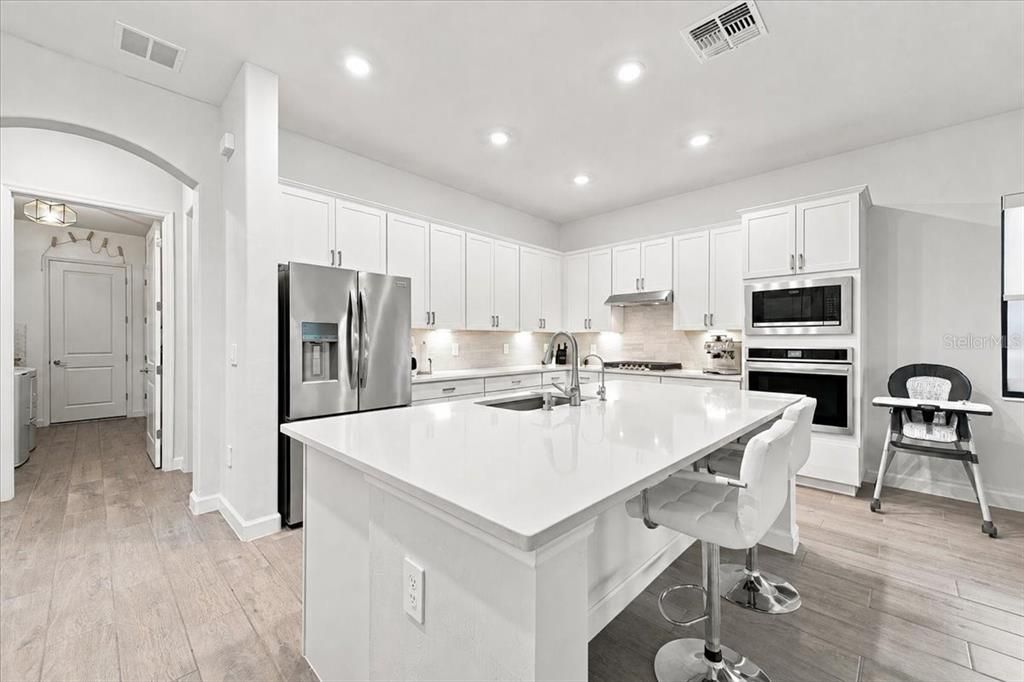 For Sale: $649,999 (3 beds, 3 baths, 2799 Square Feet)