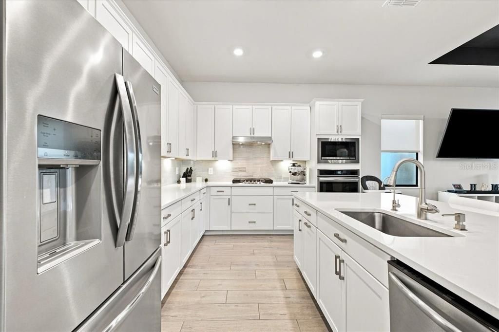 For Sale: $649,999 (3 beds, 3 baths, 2799 Square Feet)