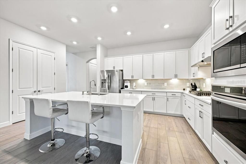 For Sale: $649,999 (3 beds, 3 baths, 2799 Square Feet)