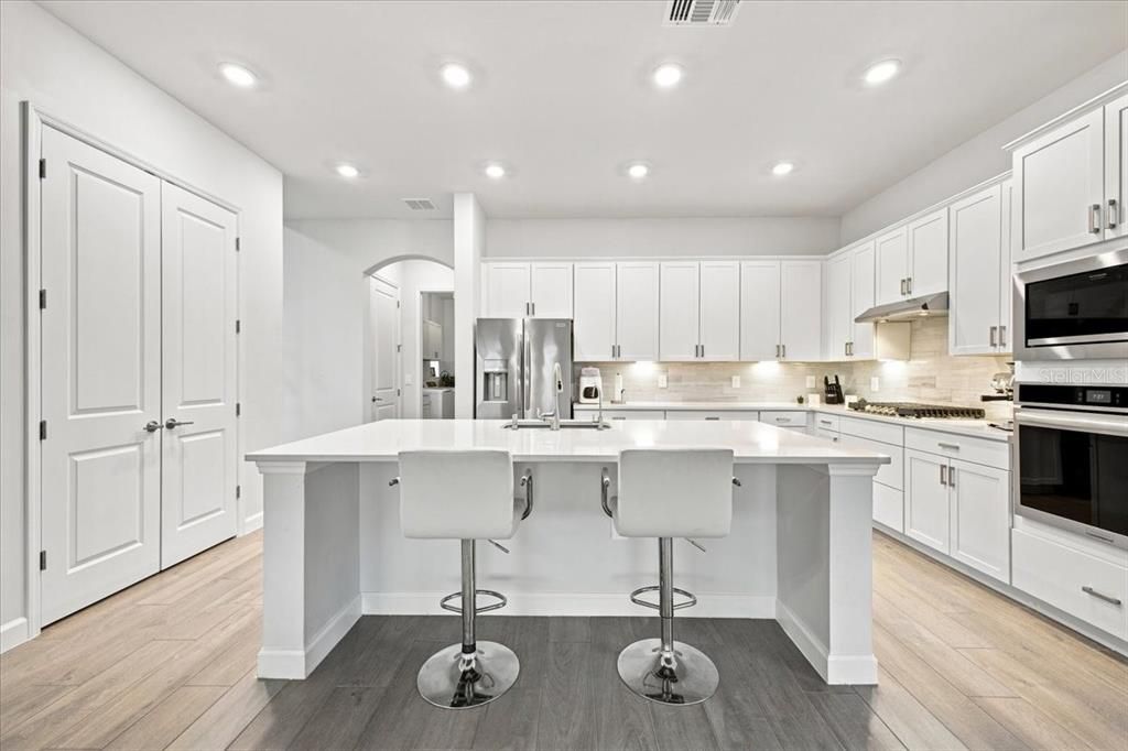 For Sale: $649,999 (3 beds, 3 baths, 2799 Square Feet)
