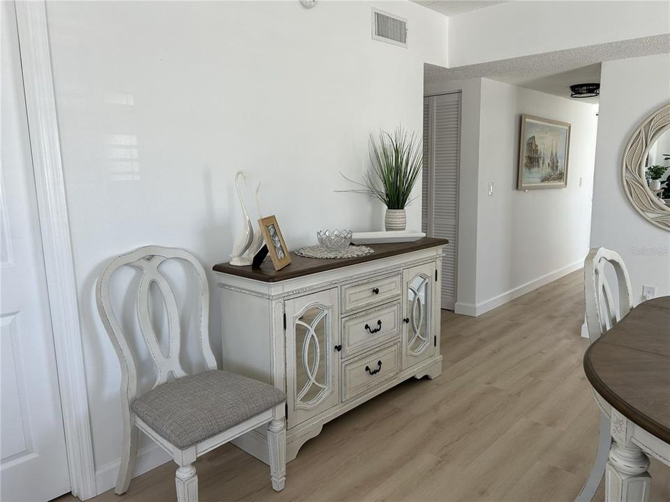 出租: $4,500 (2 贝兹, 2 浴室, 1085 平方英尺)