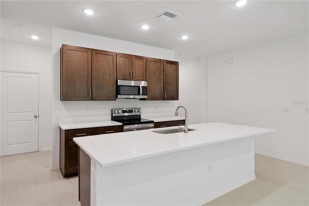 For Sale: $334,999 (4 beds, 2 baths, 1860 Square Feet)