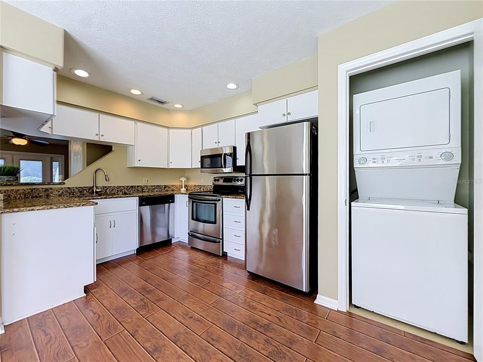 Activo con contrato: $267,500 (2 camas, 1 baños, 970 Pies cuadrados)