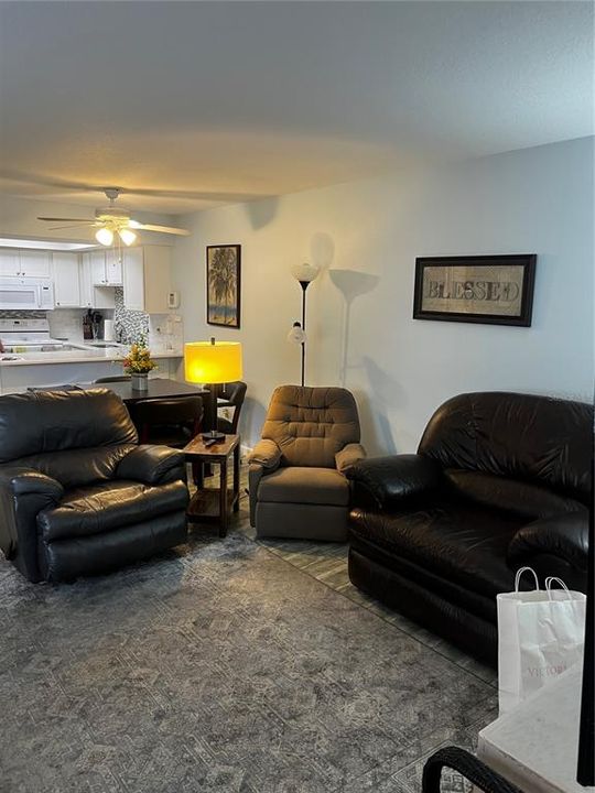 For Sale: $209,900 (2 beds, 2 baths, 918 Square Feet)