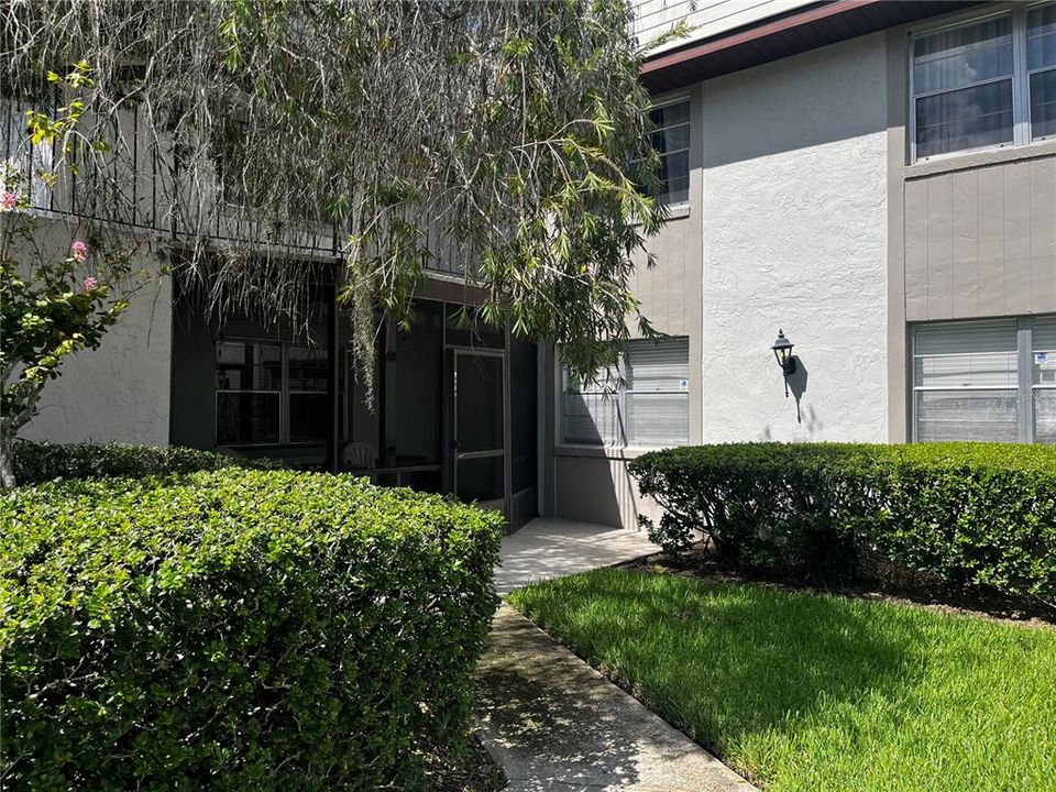 For Sale: $209,900 (2 beds, 2 baths, 918 Square Feet)