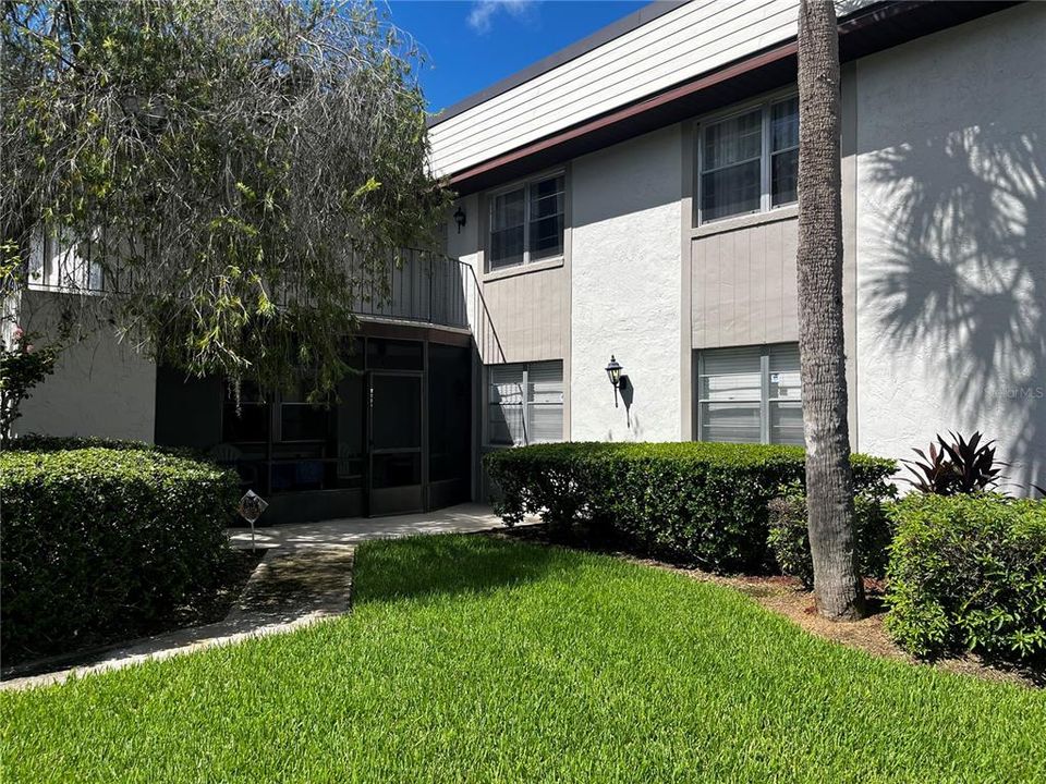 For Sale: $209,900 (2 beds, 2 baths, 918 Square Feet)