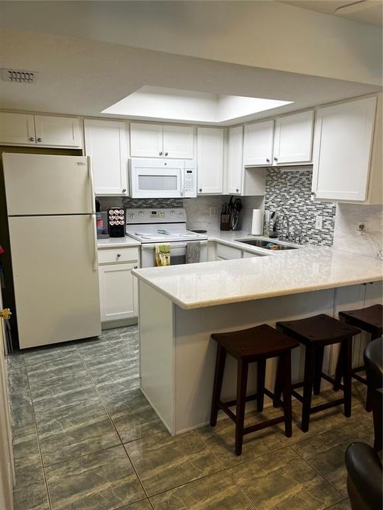 For Sale: $209,900 (2 beds, 2 baths, 918 Square Feet)