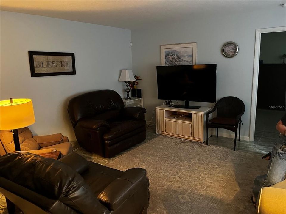For Sale: $209,900 (2 beds, 2 baths, 918 Square Feet)