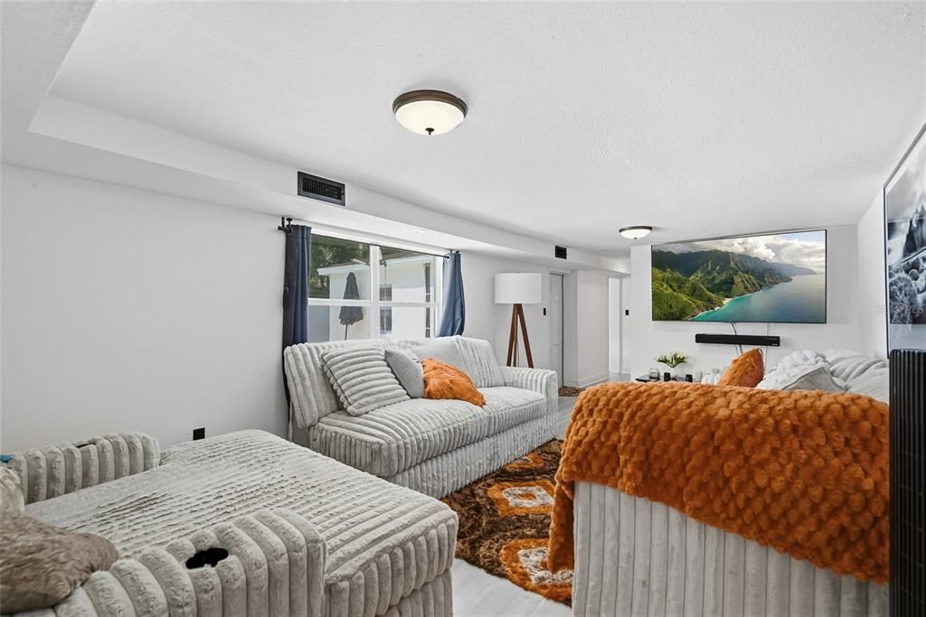 For Sale: $430,000 (3 beds, 2 baths, 1302 Square Feet)