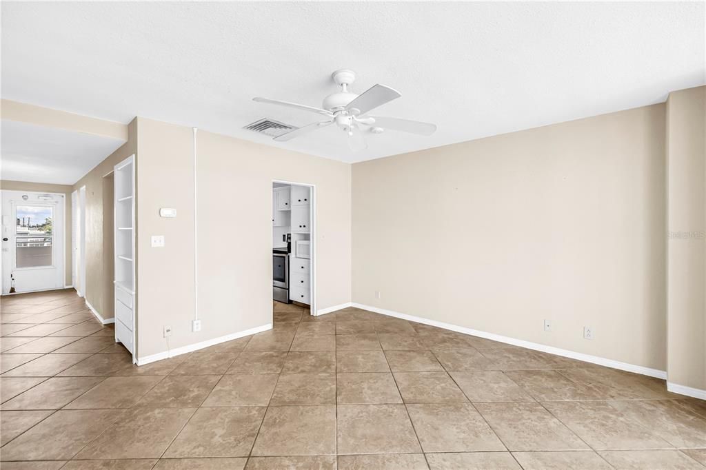 En Venta: $369,900 (1 camas, 1 baños, 841 Pies cuadrados)