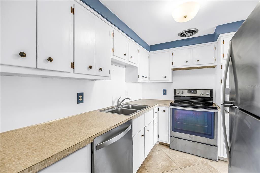 En Venta: $369,900 (1 camas, 1 baños, 841 Pies cuadrados)