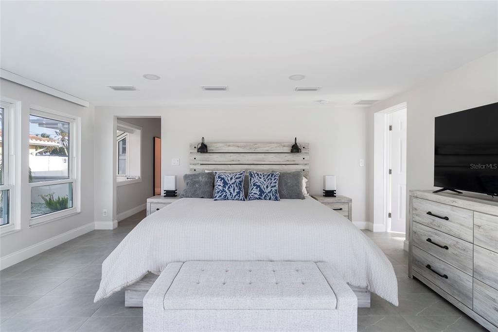 For Sale: $2,200,000 (3 beds, 3 baths, 1865 Square Feet)