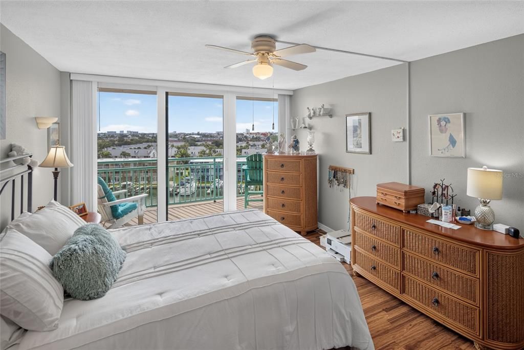 For Sale: $399,000 (2 beds, 2 baths, 1175 Square Feet)