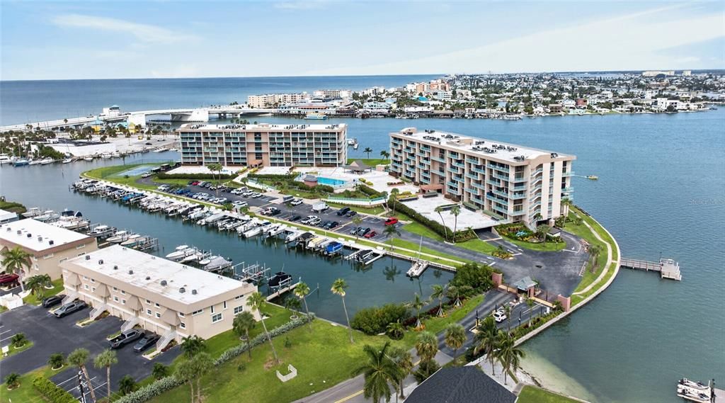 For Sale: $399,000 (2 beds, 2 baths, 1175 Square Feet)