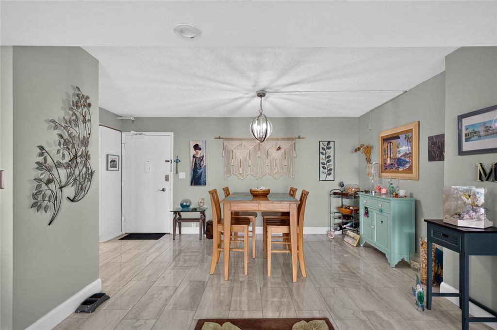 For Sale: $399,000 (2 beds, 2 baths, 1175 Square Feet)