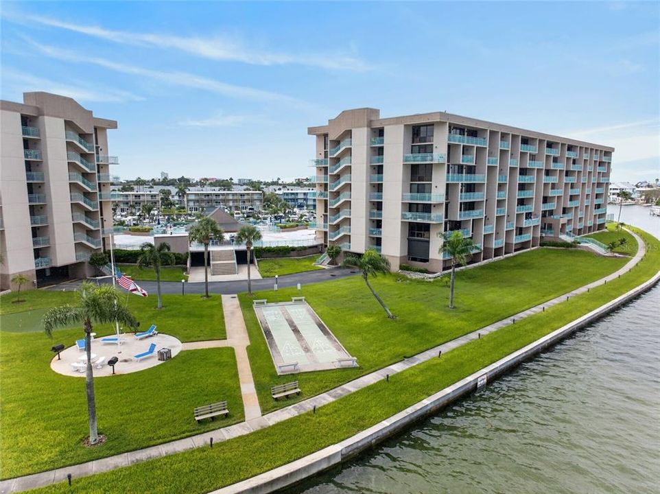 For Sale: $399,000 (2 beds, 2 baths, 1175 Square Feet)
